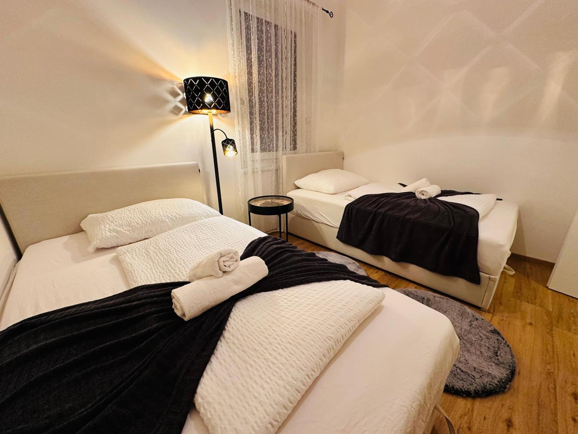 Schoenbrunn Garden Apartment