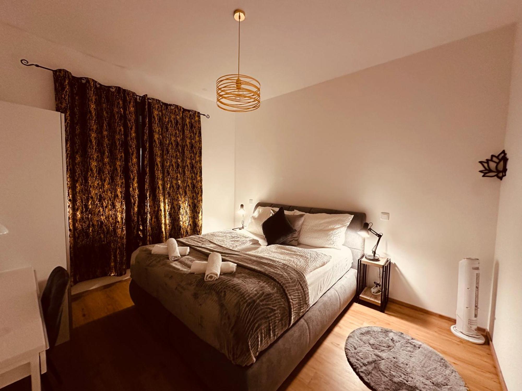 Schoenbrunn Garden Apartment *